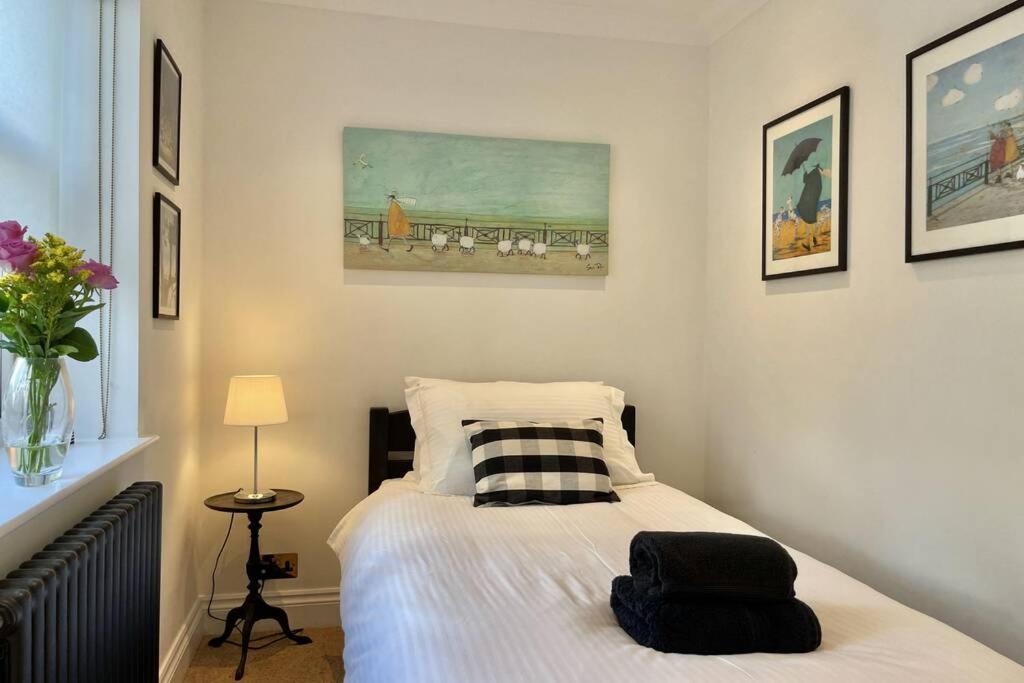 Lavender Apartment - Spacious Apartment Close To The Beach Дил Экстерьер фото